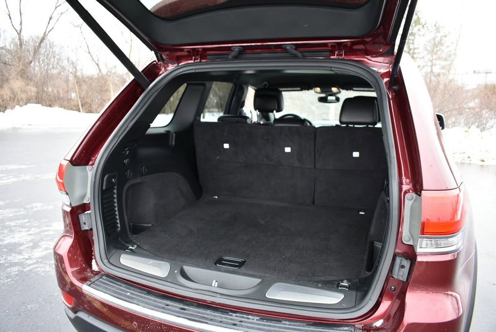 Used 2018 Jeep Grand Cherokee Limited w/ Mopar Chrome Edition Group image 32