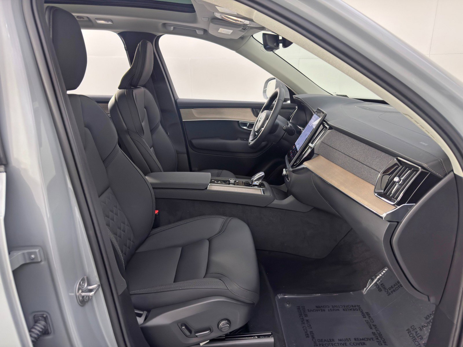 Used 2025 Volvo XC90 T8 Plus w/ Protection Package Premier AWD/4WD image 16