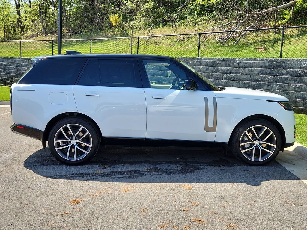 Certified 2025 Land Rover Range Rover SE AWD/4WD image 11