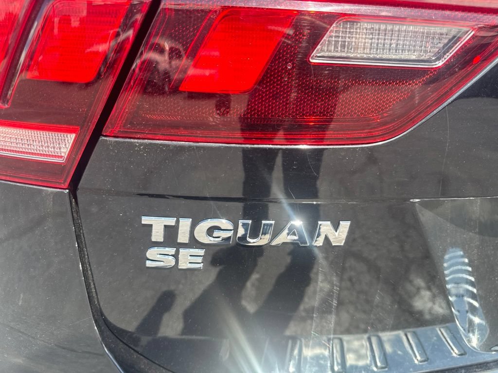 Used 2021 Volkswagen Tiguan SE R-Line AWD/4WD image 49