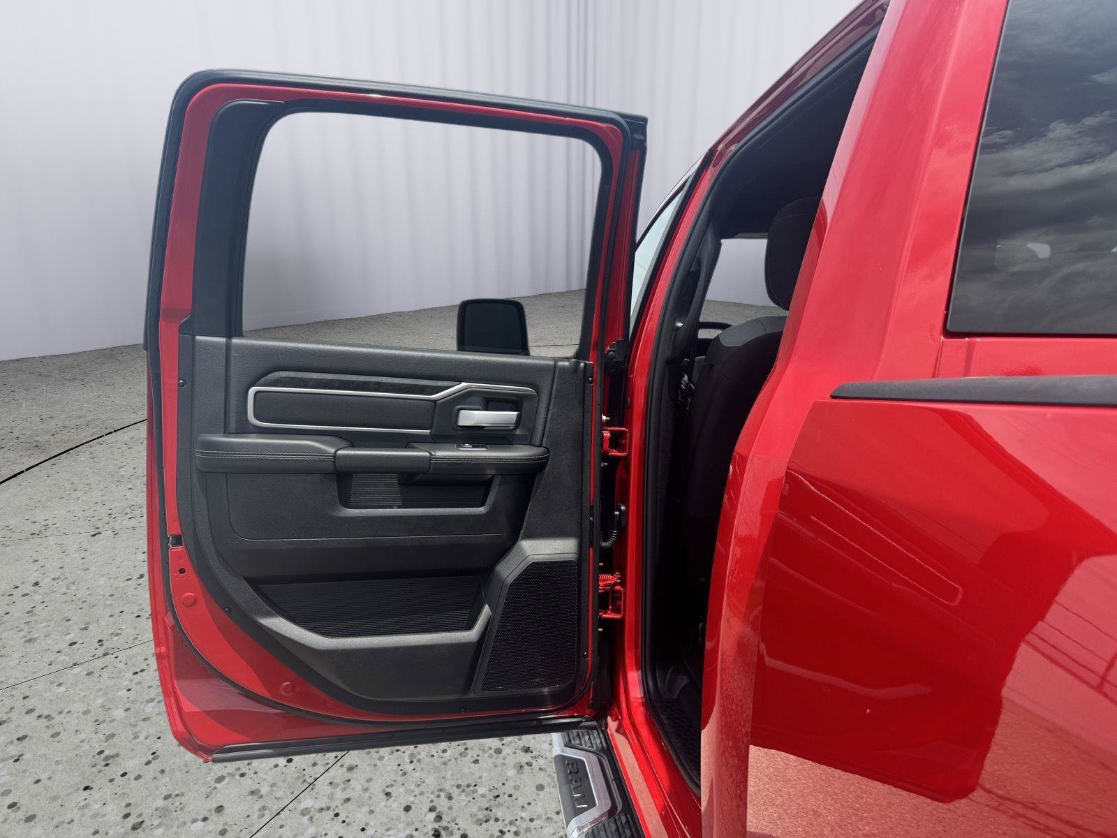 Used 2024 RAM 2500 Big Horn AWD/4WD image 32