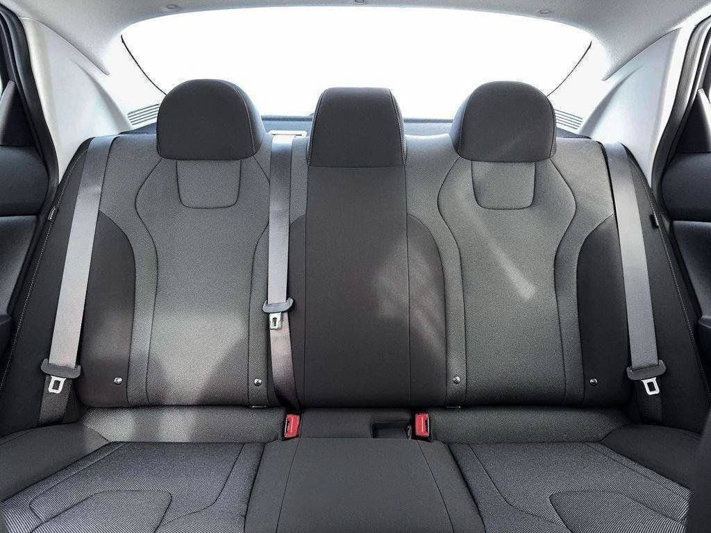 New 2026 Hyundai Elantra SE FWD image 16