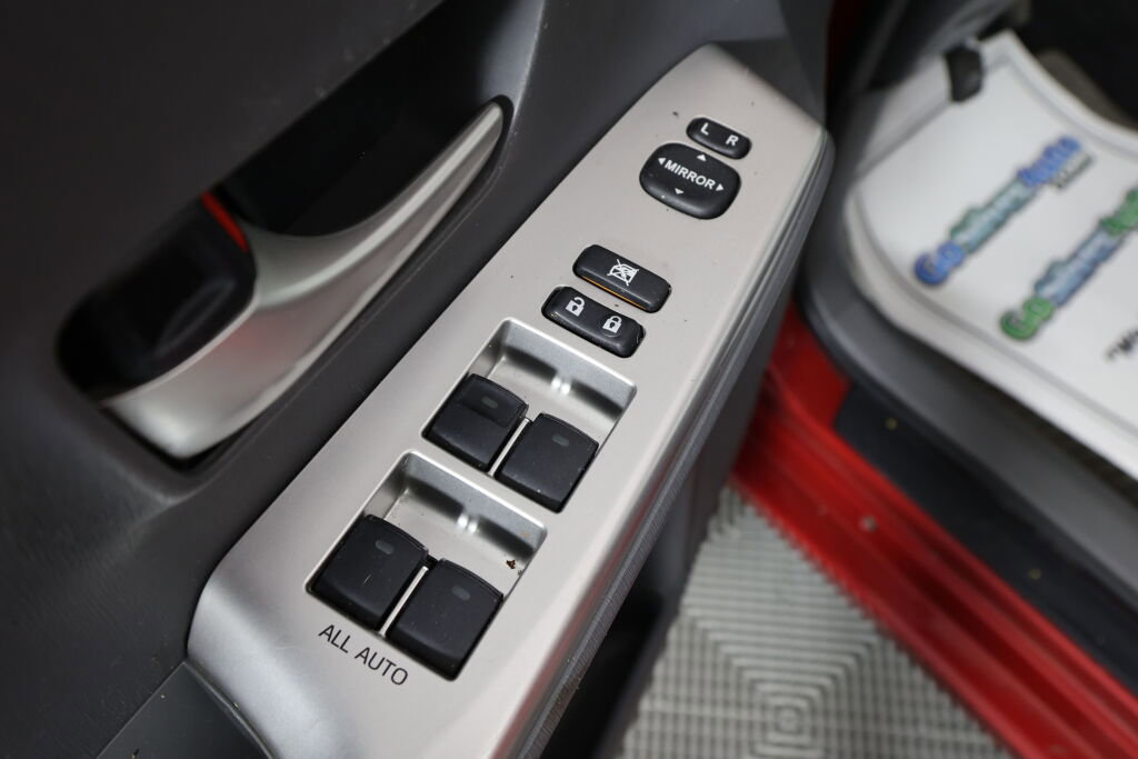 Used 2014 Toyota Prius V Three image 31