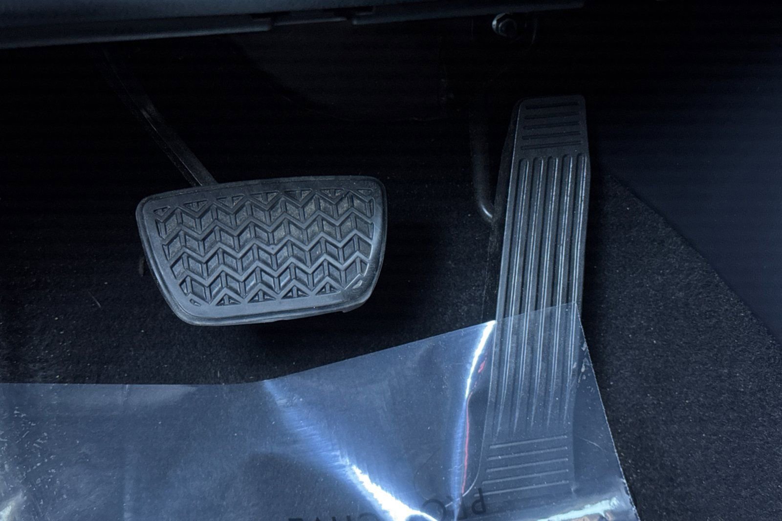 Used 2021 Toyota RAV4 XLE Premium w/ Carpet Mat Package (TMS) image 40