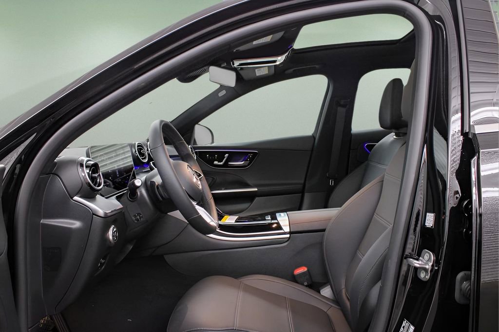 Used 2025 Mercedes-Benz C 300 Sedan image 2