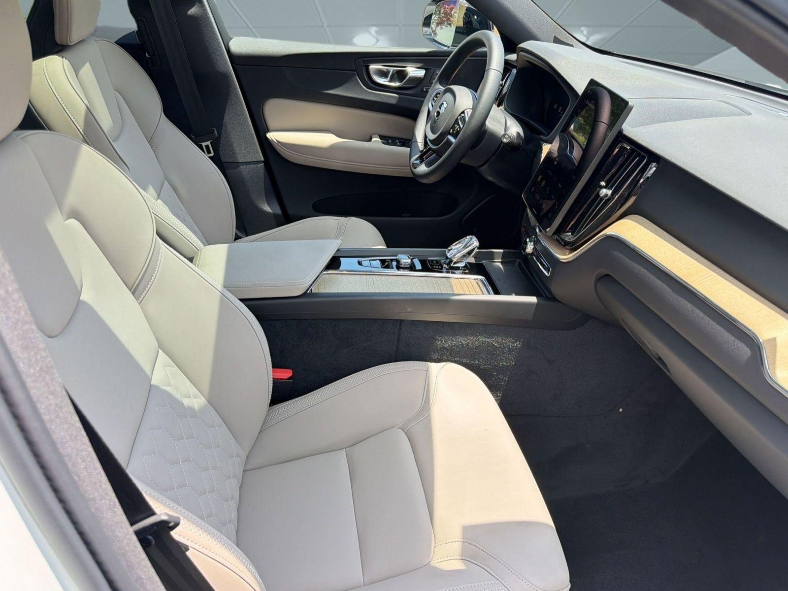 New 2026 Volvo XC60 B5 Plus w/ Climate Package PRO AWD/4WD image 30