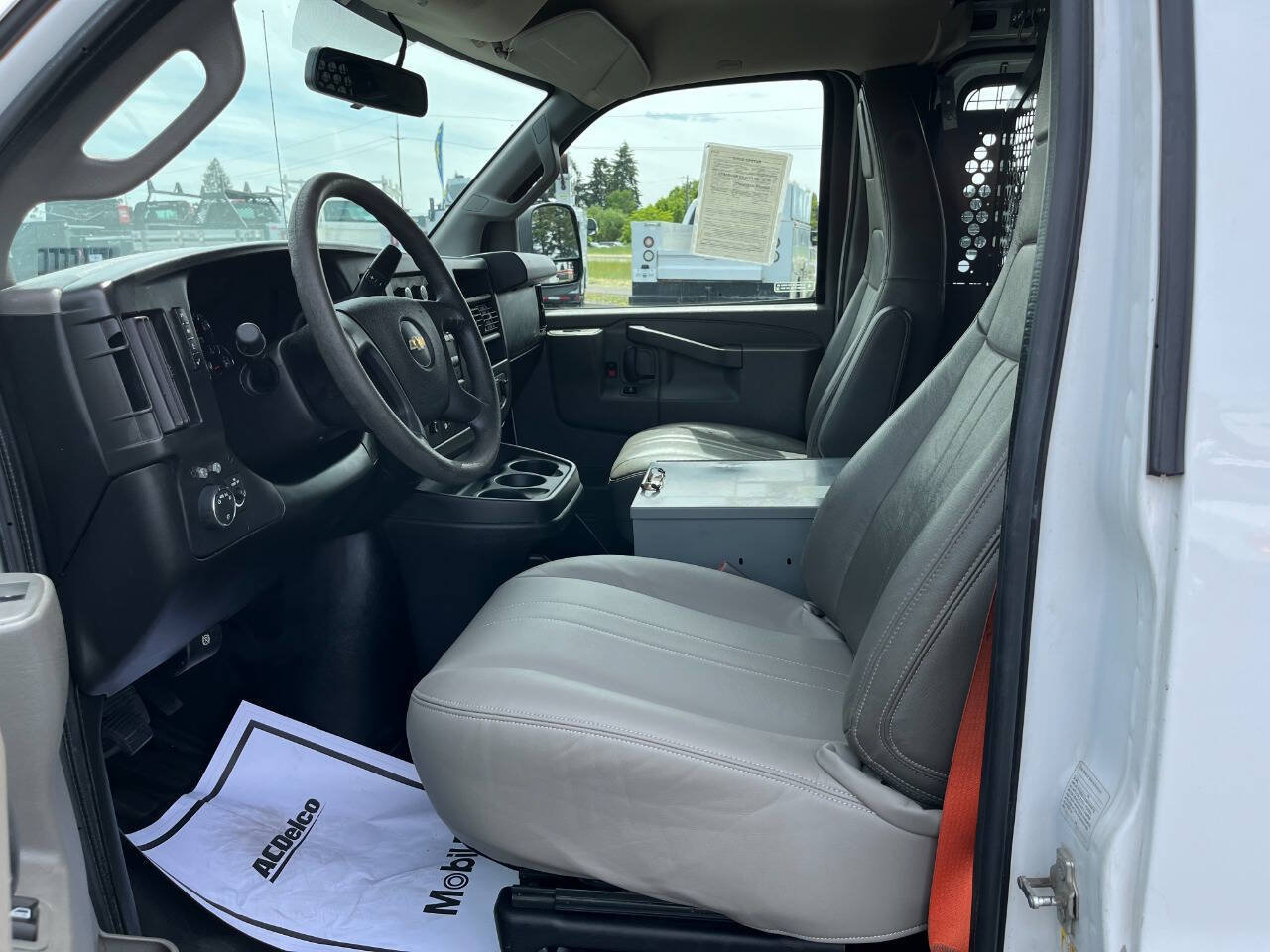 Used 2017 Chevrolet Express 2500 RWD image 10