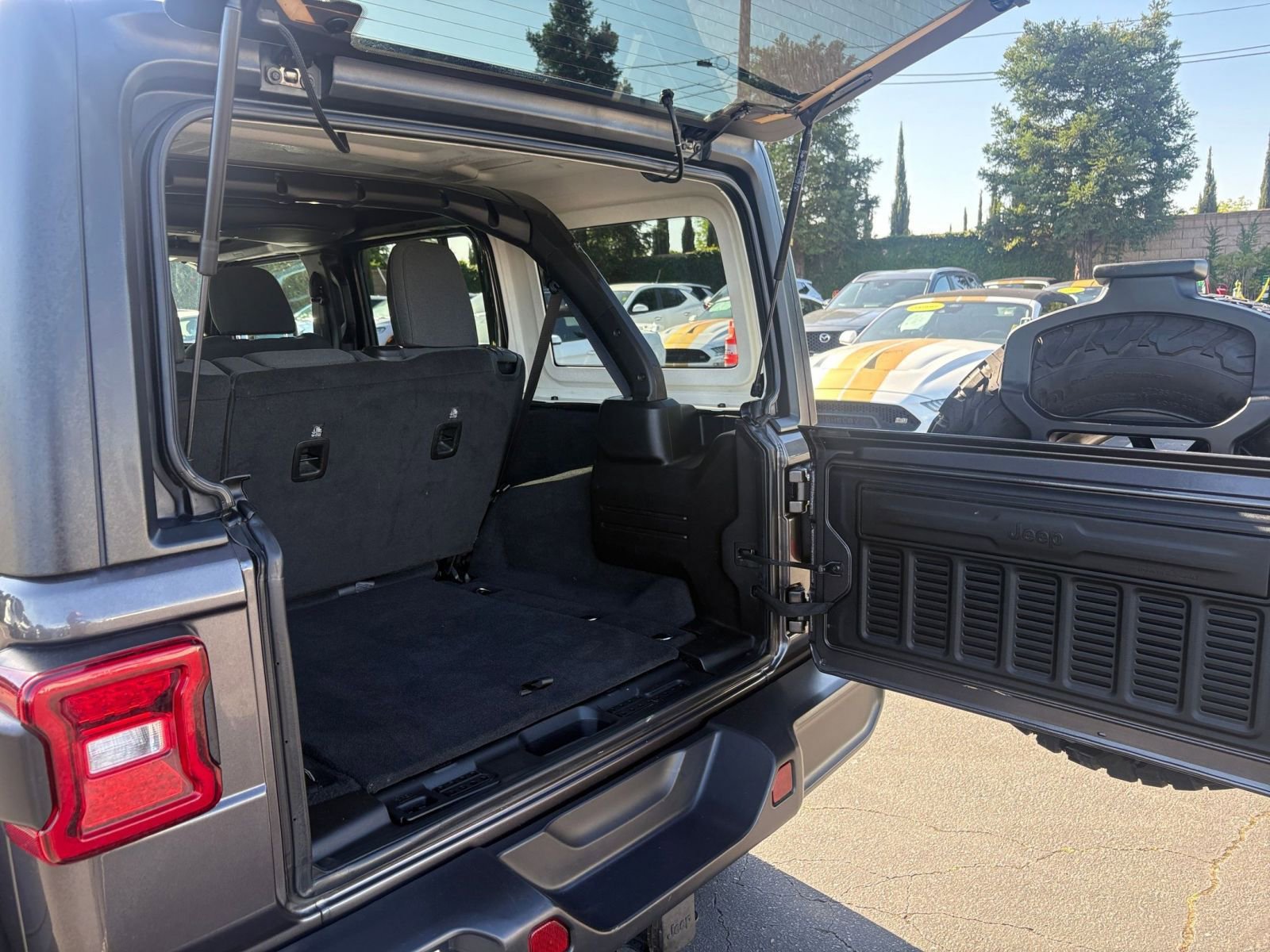 Used 2025 Jeep Wrangler Unlimited Rubicon image 30