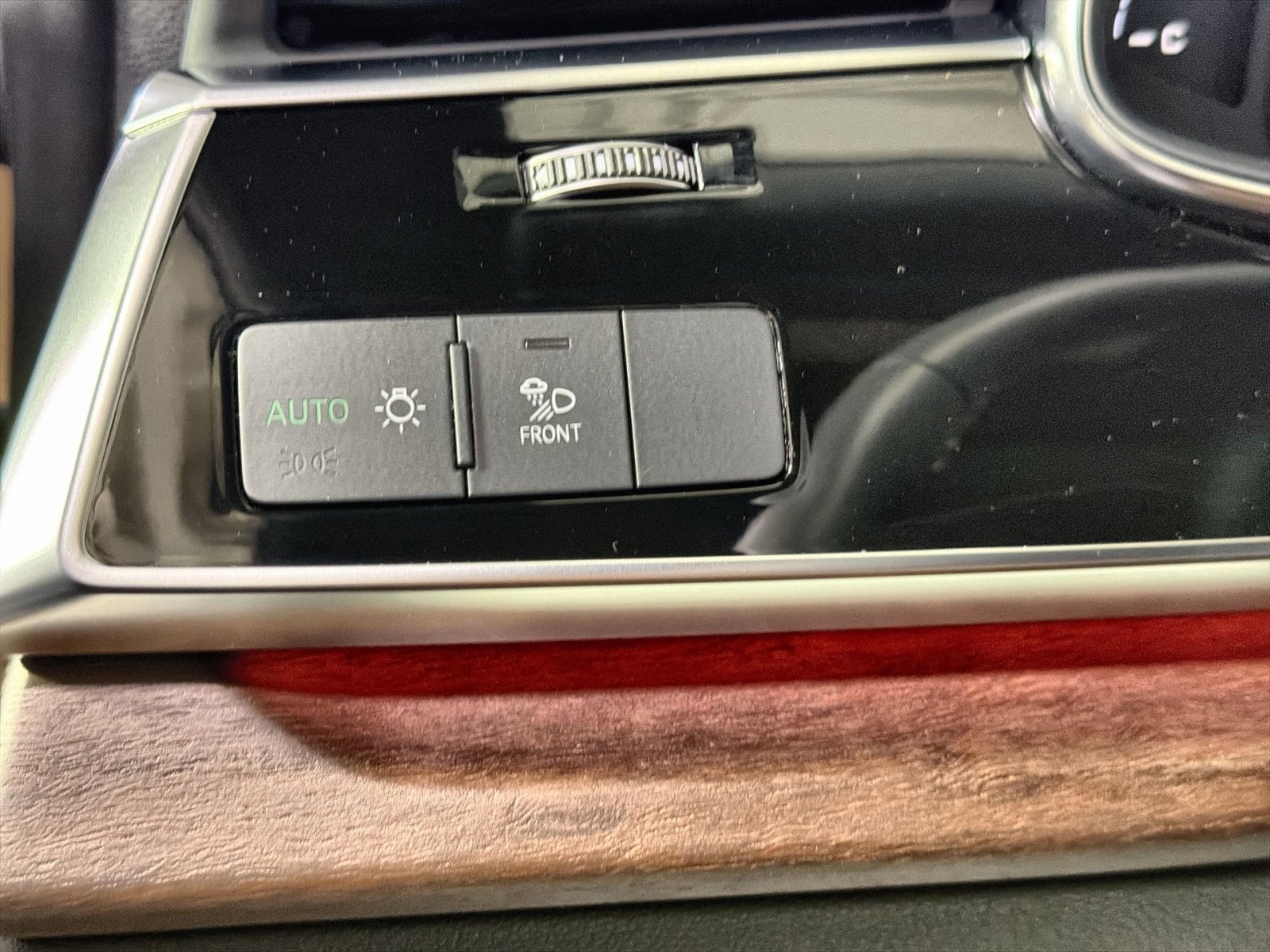 Used 2025 Audi Q8 Premium Plus AWD/4WD image 39