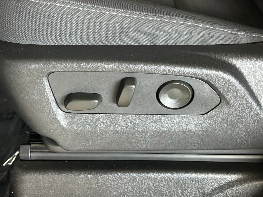 Used 2025 Chevrolet Tahoe LS image 16