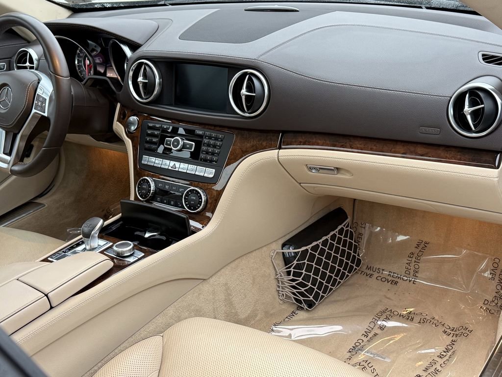 Used 2013 Mercedes-Benz SL 550 image 16