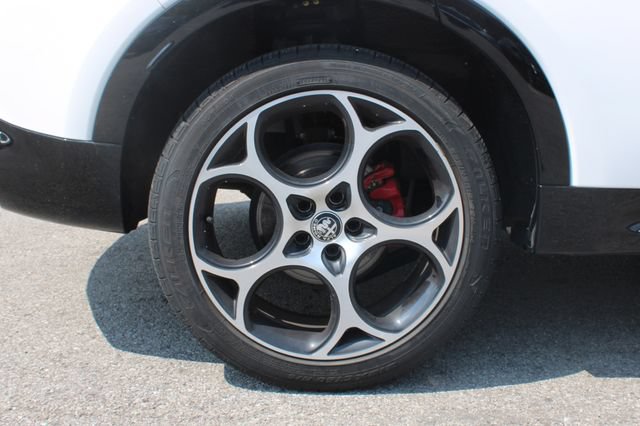 Used 2025 Alfa Romeo Tonale w/ Premium Package AWD/4WD image 37