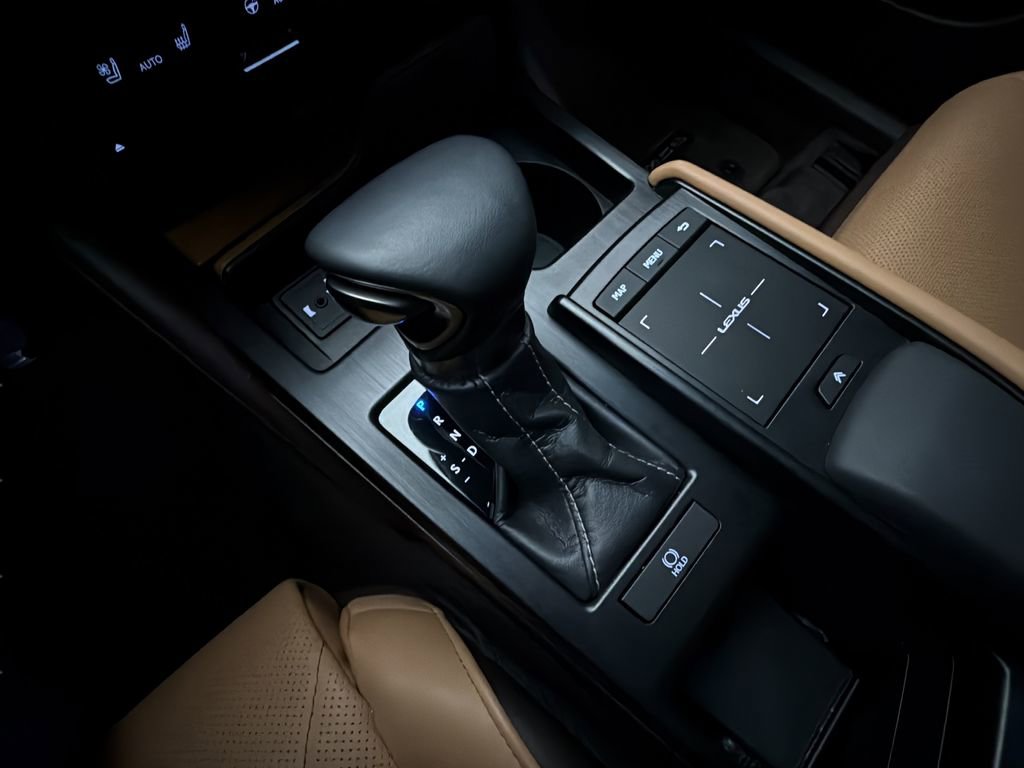 Used 2020 Lexus ES 350 Ultra Luxury w/ Accessory Package 2 FWD image 33