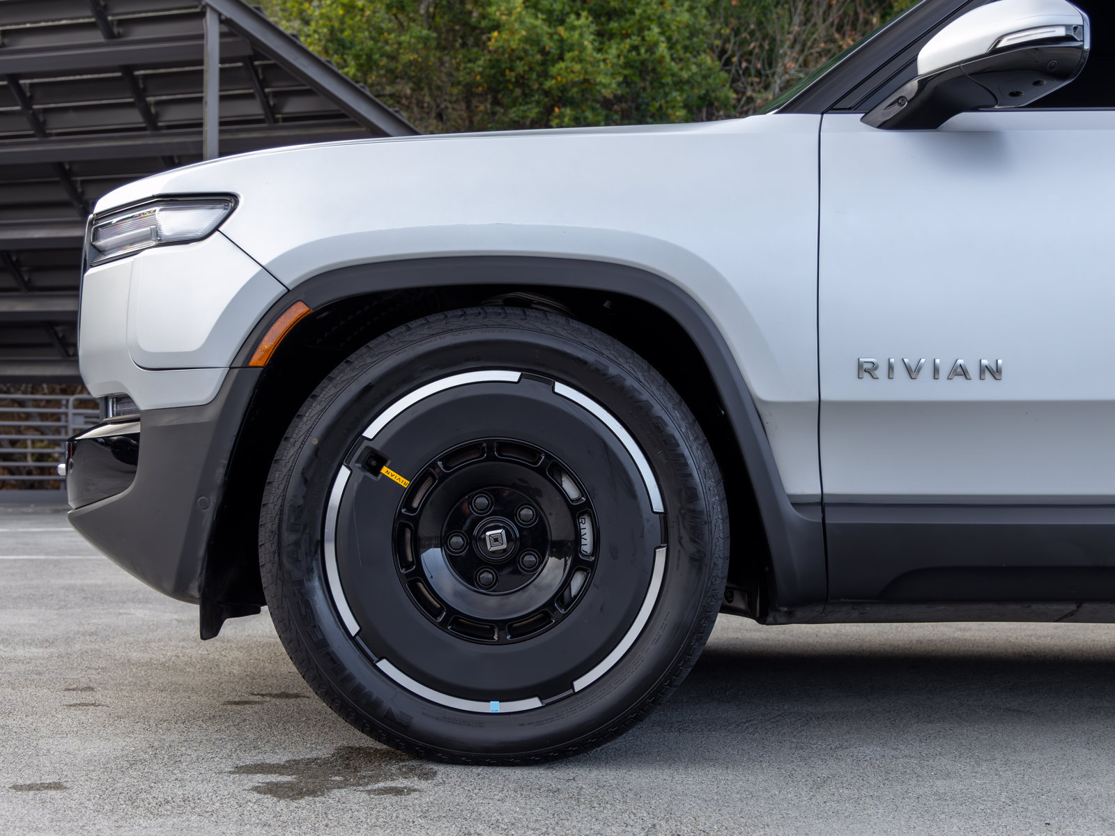 Used 2025 Rivian R1S Adventure Dual AWD/4WD image 13