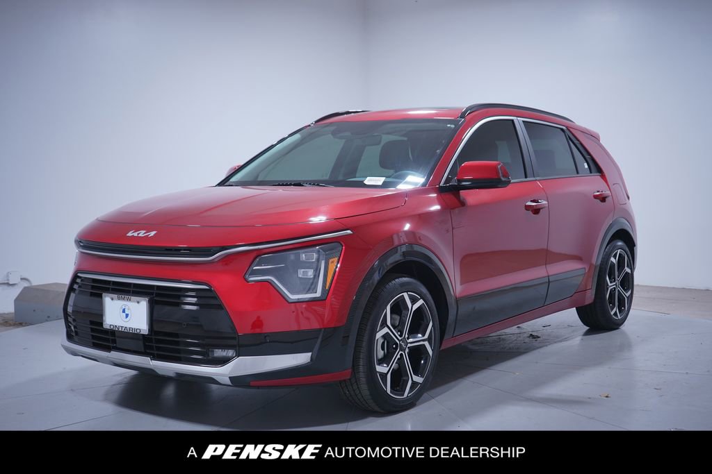 Used 2025 Kia Niro SX Touring image 1