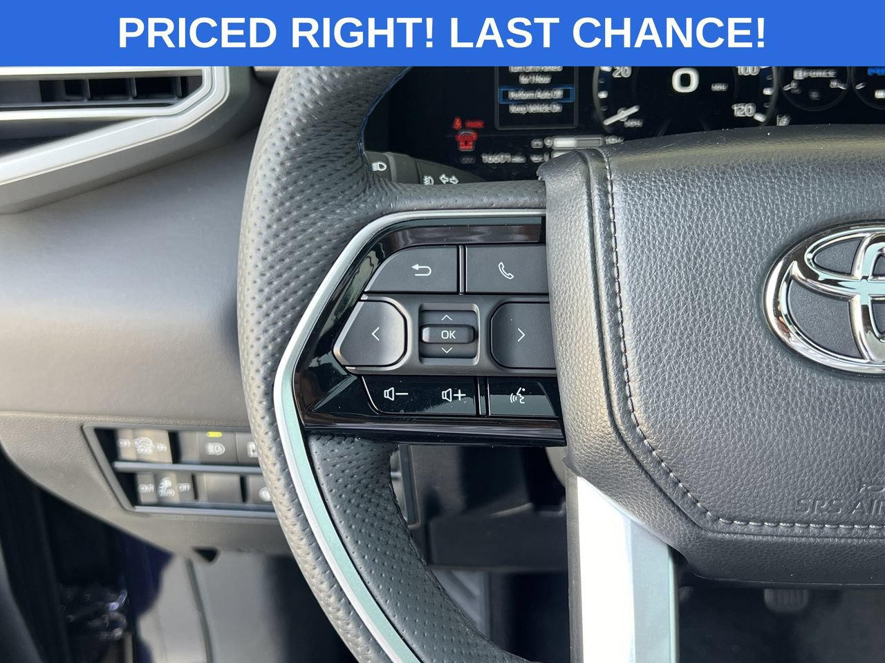 Used 2025 Toyota Sequoia Platinum AWD/4WD image 12