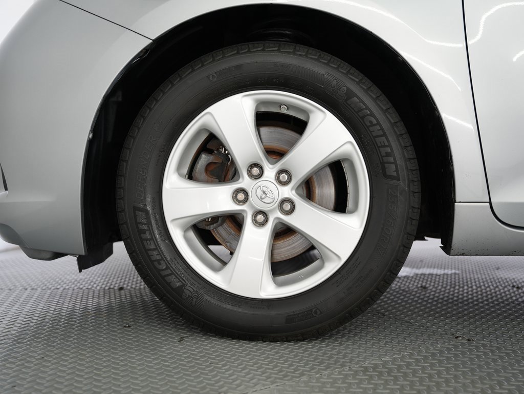Used 2015 Toyota Sienna L image 55