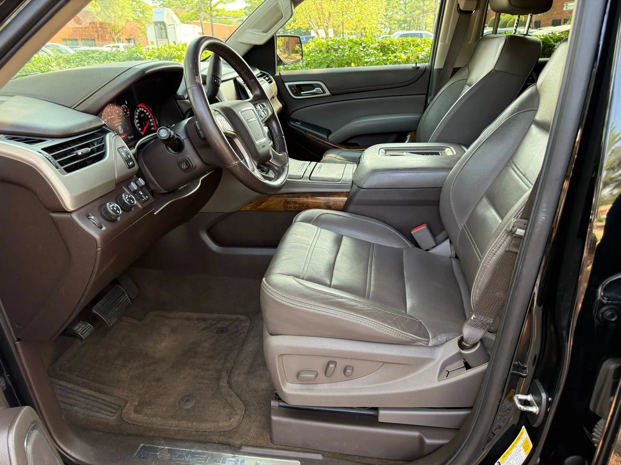 Used 2015 GMC Yukon Denali w/ Open Road Package AWD/4WD image 10