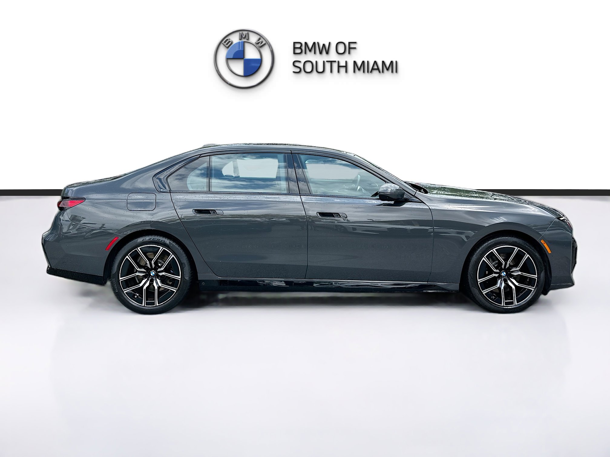 Used 2023 BMW 740i w/ Parking Assistance Package image 8