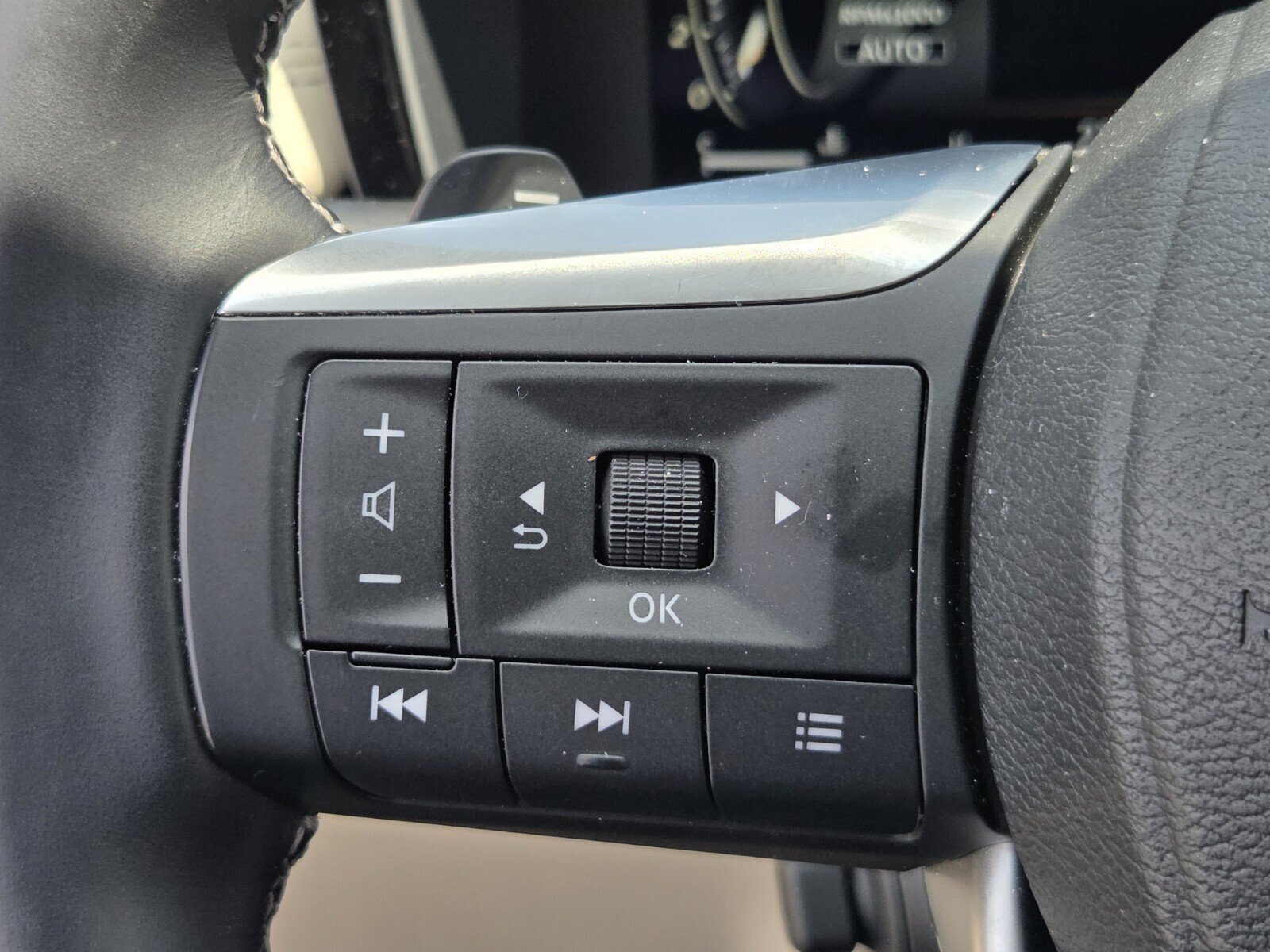 Used 2023 INFINITI QX60 Sensory w/ Vision Package AWD/4WD image 28