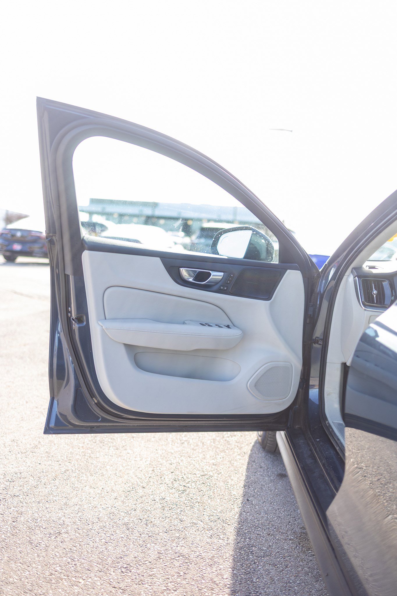 Used 2024 Volvo V60 B5 Cross Country Plus w/ Protection Package Premier image 38