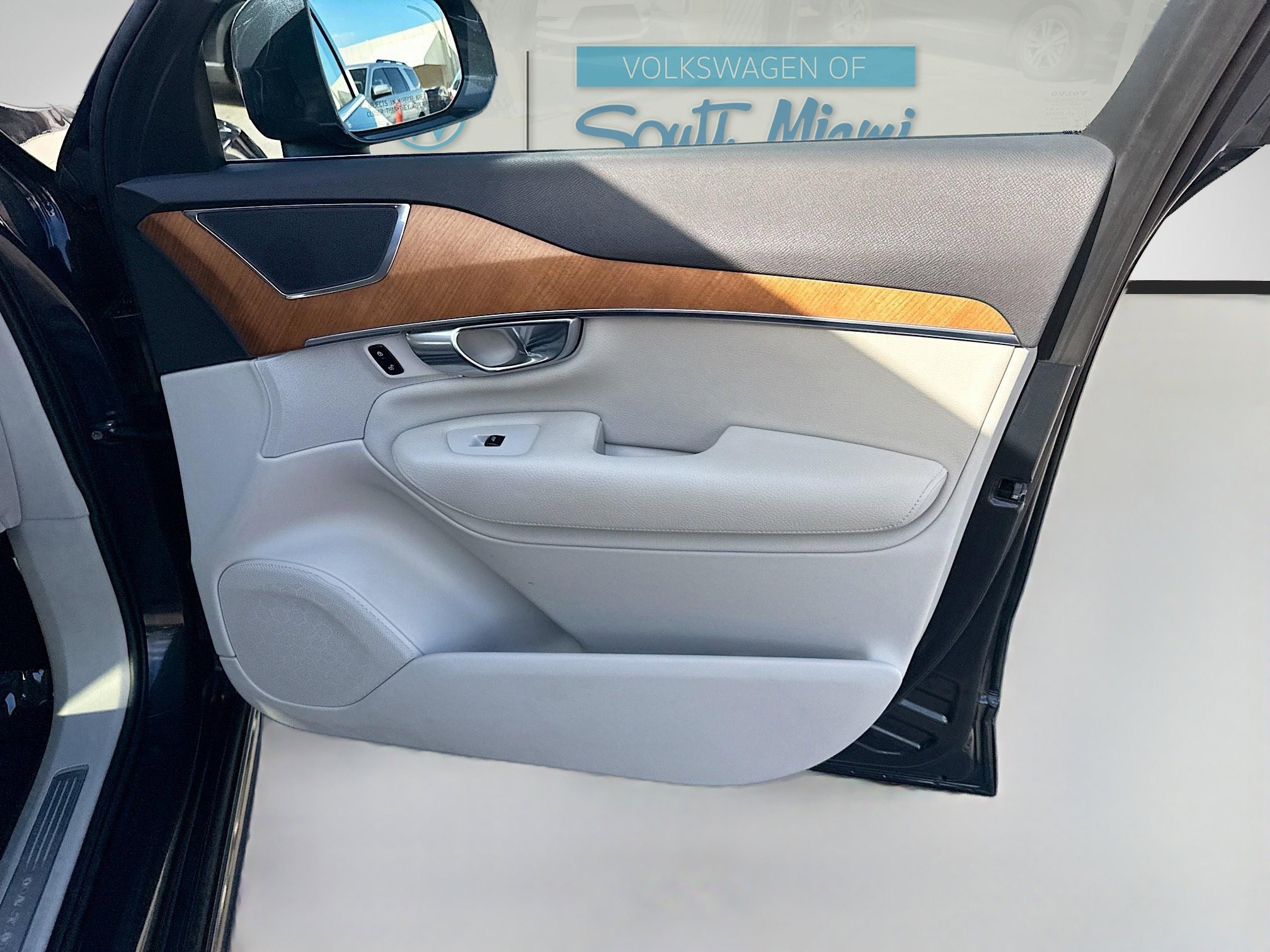 Used 2021 Volvo XC90 T6 Momentum w/ Advanced Package image 34