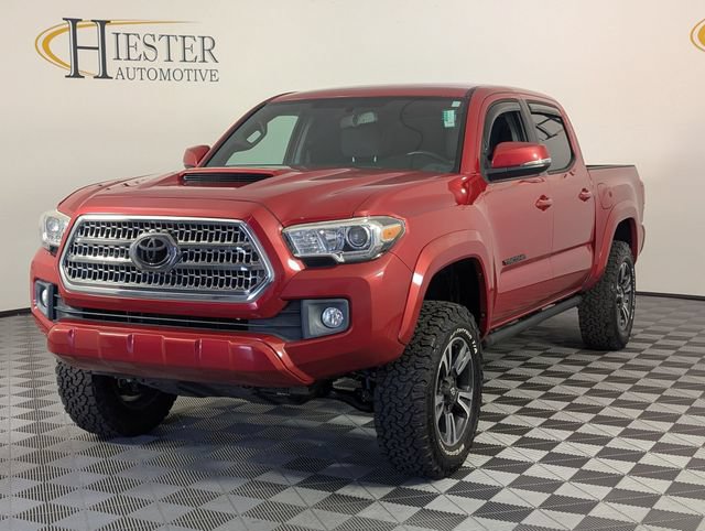 Used 2017 Toyota Tacoma TRD Sport w/ Tow Package RWD image 4