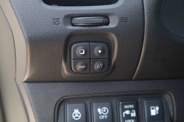 Used 2015 Nissan Leaf SL w/ Premium Package FWD image 11