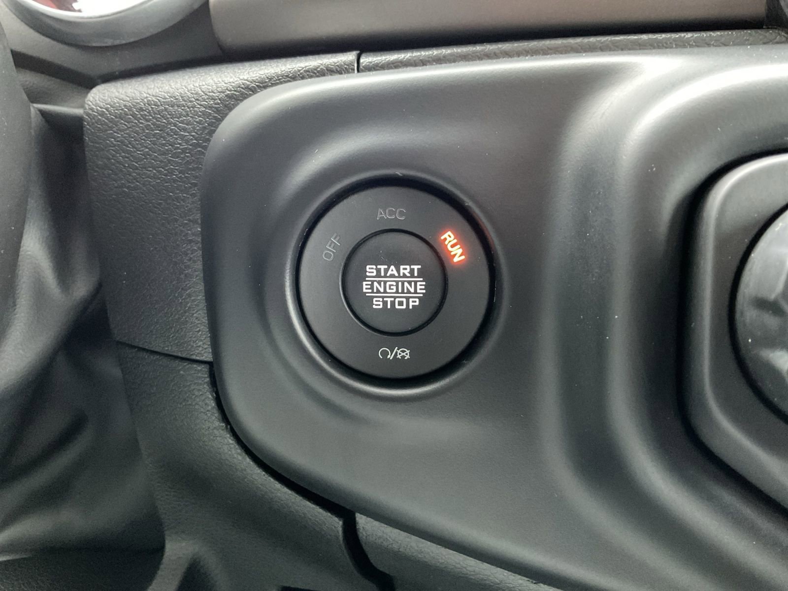 Used 2022 Jeep Gladiator Sport image 22