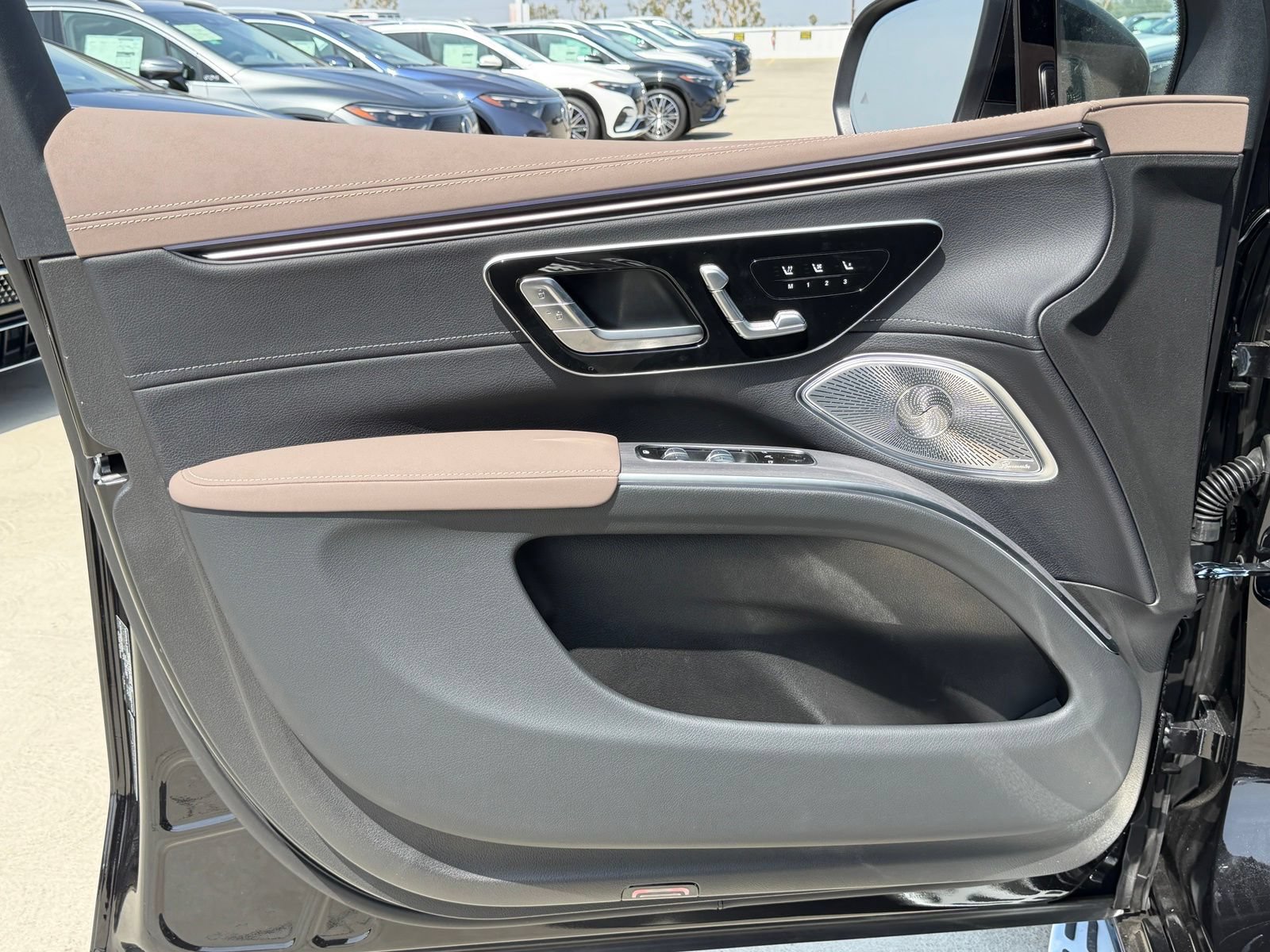 New 2026 Mercedes-Benz EQS 550 4MATIC SUV image 16
