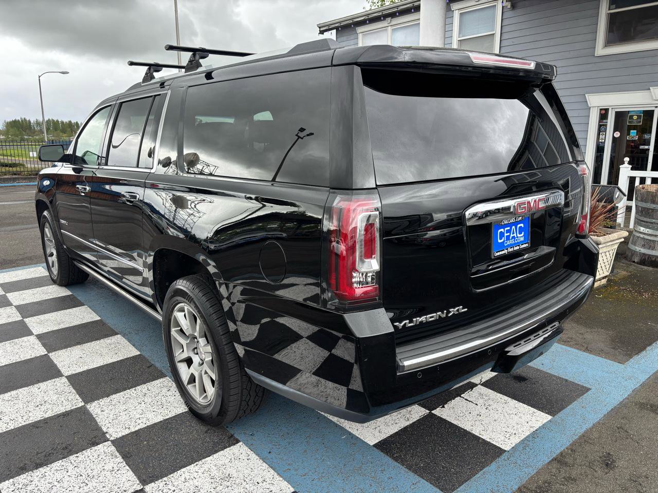 Used 2015 GMC Yukon XL Denali w/ Premium Package AWD/4WD image 4
