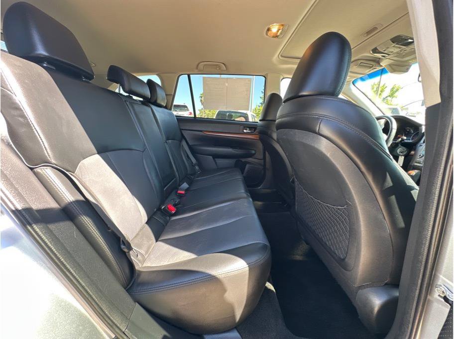 Used 2013 Subaru Outback 3.6R Limited AWD/4WD image 12