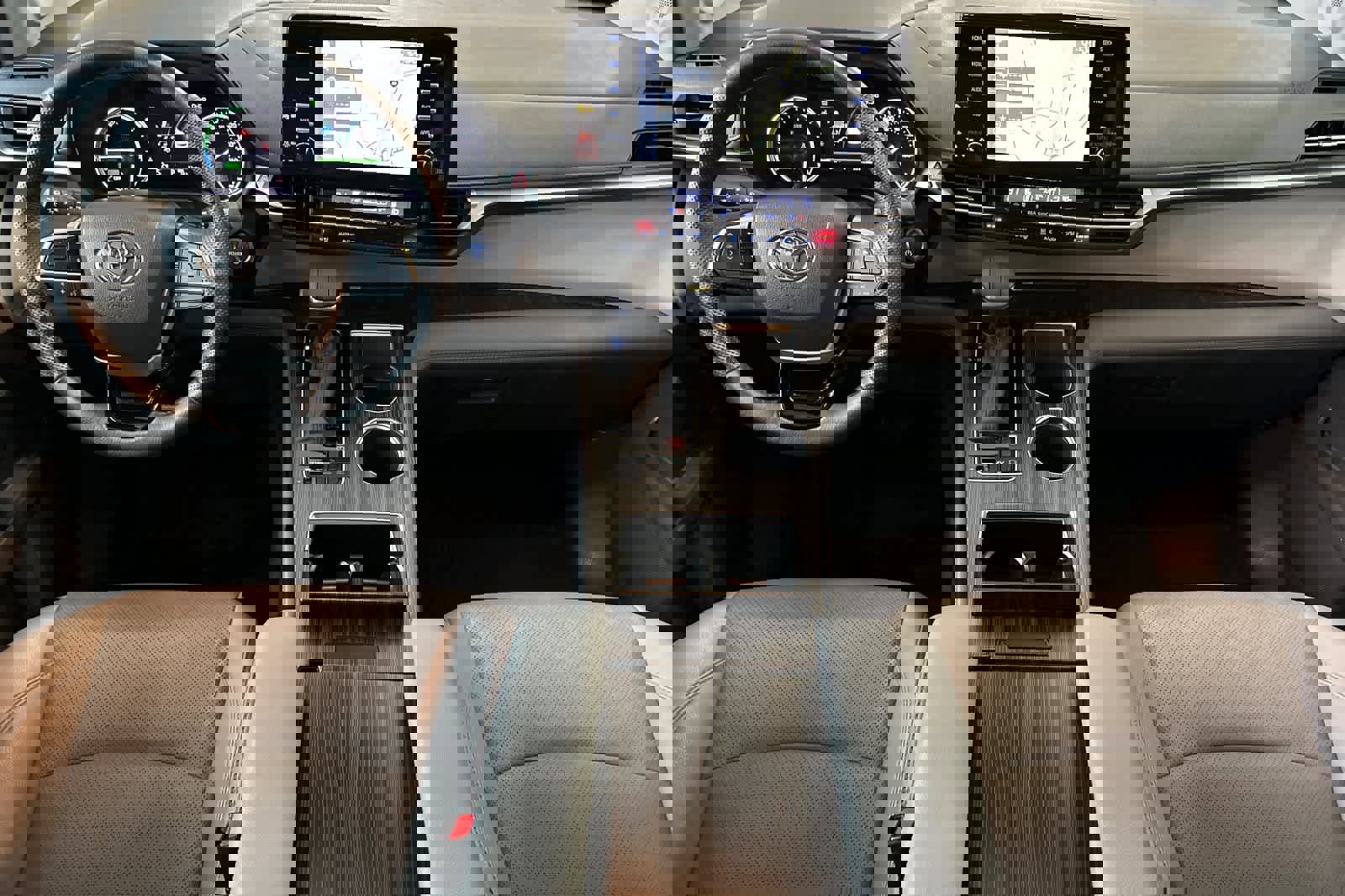 Used 2022 Toyota Sienna Limited image 3