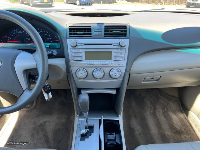 Used 2010 Toyota Camry LE FWD image 19