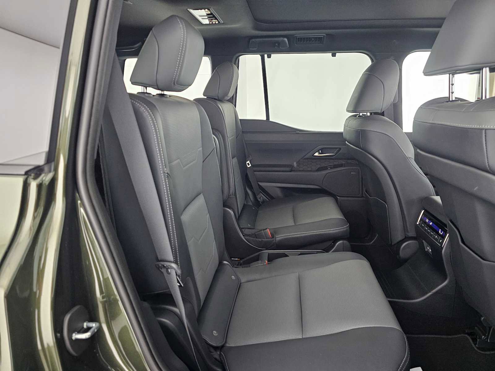 Used 2025 Lexus GX 550 w/ Accessory Package (31) image 12