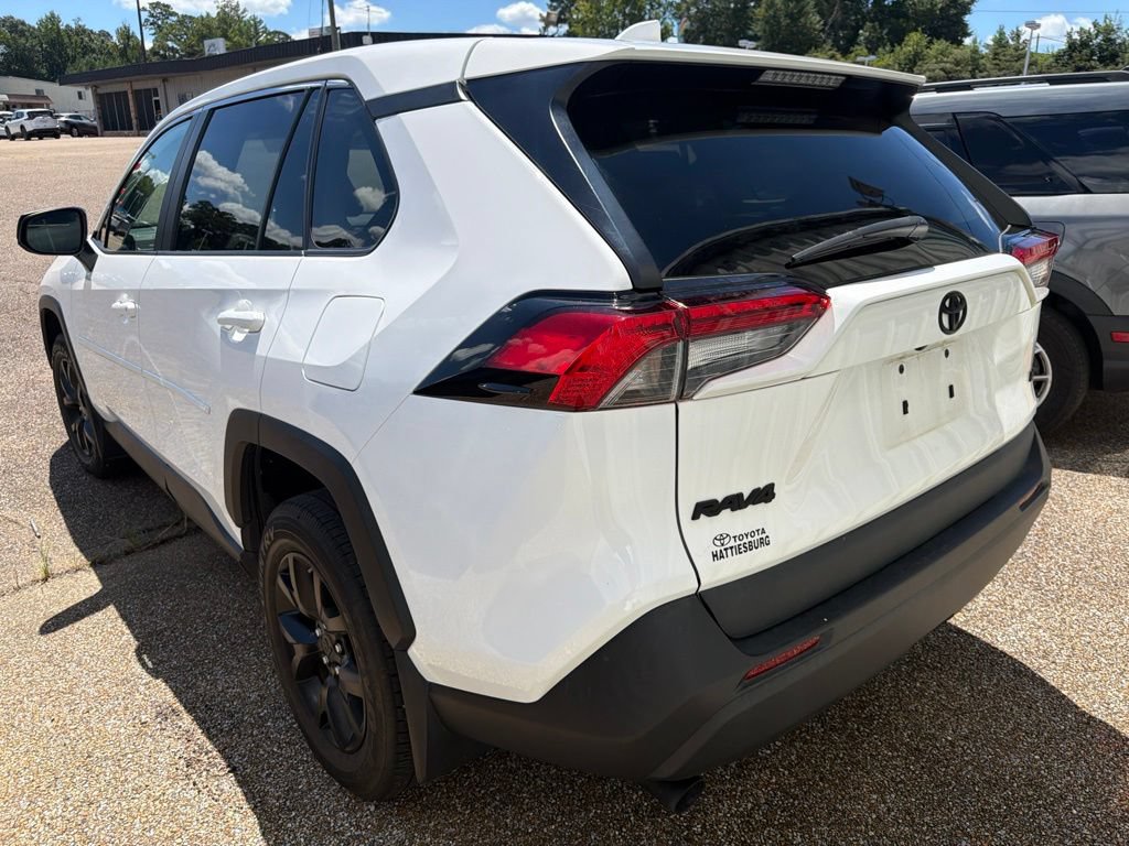 Used 2023 Toyota RAV4 LE FWD image 4
