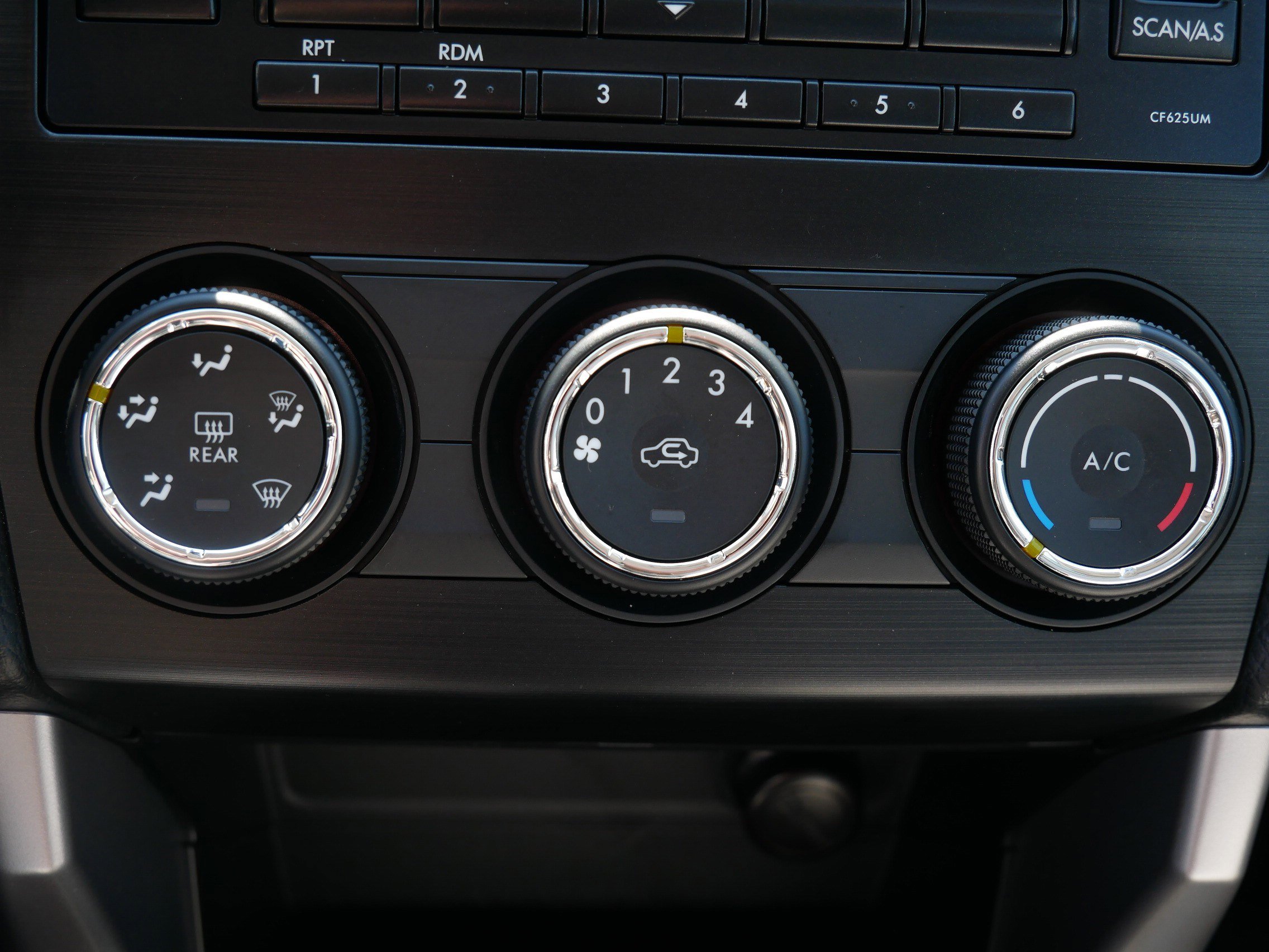 Used 2015 Subaru Forester 2.5i Premium w/ Popular Package #2 AWD/4WD image 23