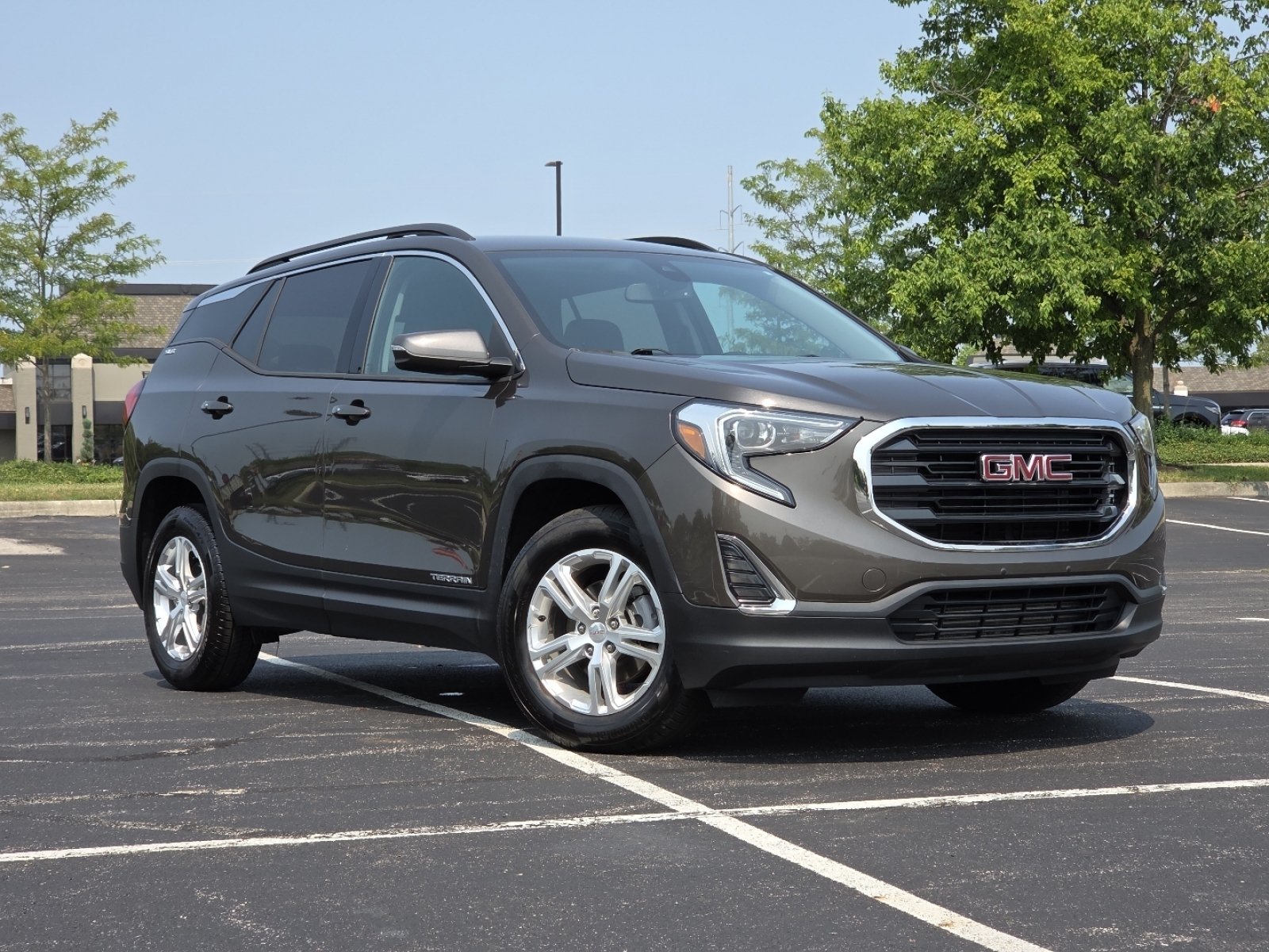 Used 2020 GMC Terrain SLE w/ Driver Convenience Package FWD image 2