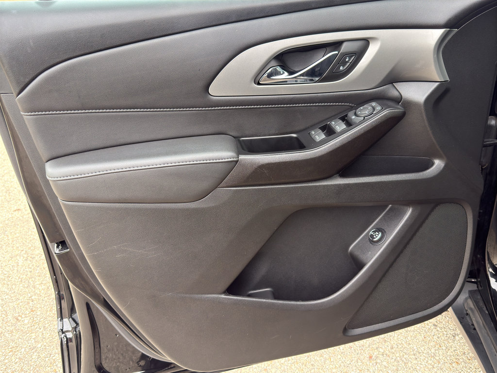 Used 2023 Chevrolet Traverse LT image 13