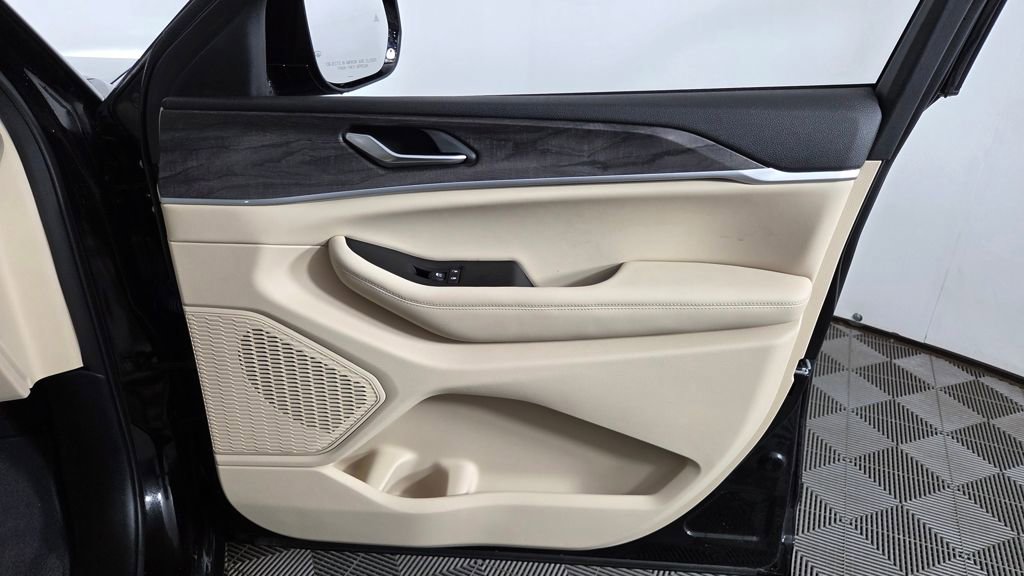 Used 2023 Jeep Grand Cherokee L Limited image 40