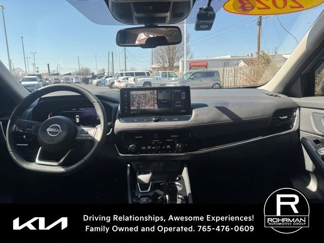 Used 2024 Nissan Rogue SL w/ SL Premium Package image 11