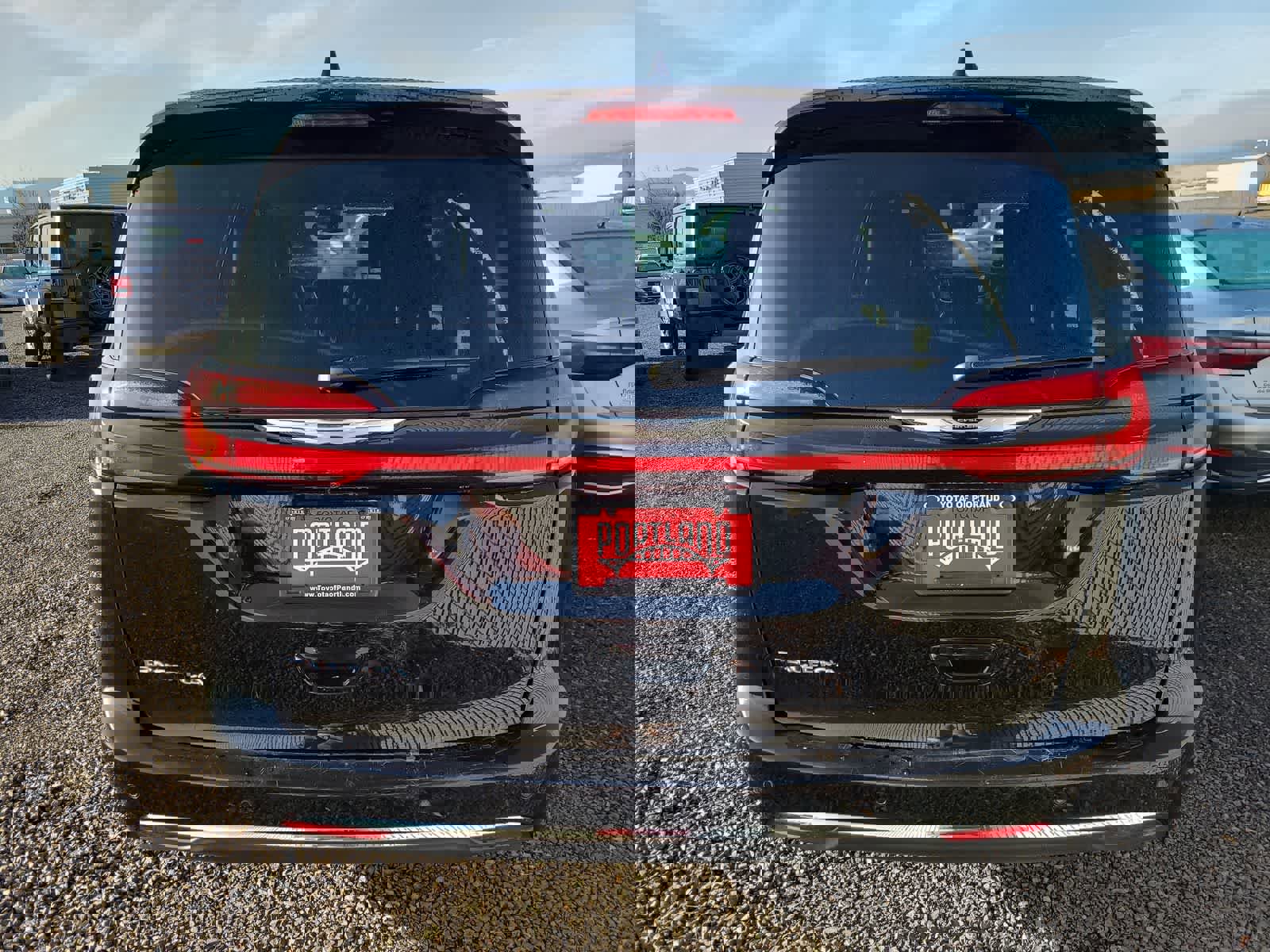 Used 2024 Chrysler Pacifica Touring-L image 4