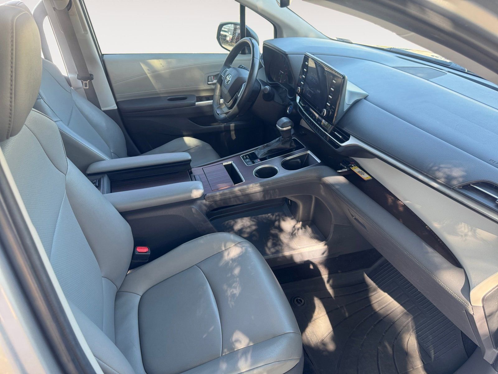 Used 2021 Toyota Sienna XLE image 15