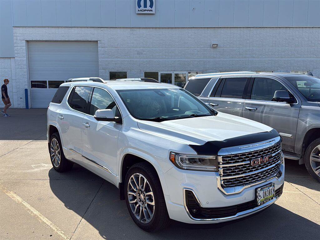 Used 2023 GMC Acadia Denali w/ Denali Technology Package AWD/4WD image 3