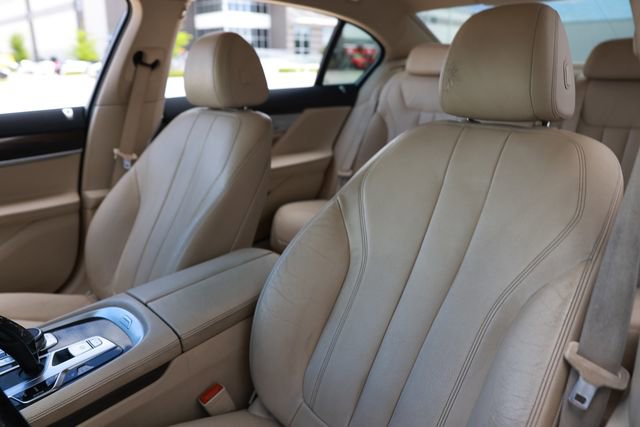 Used 2018 BMW 740i image 9