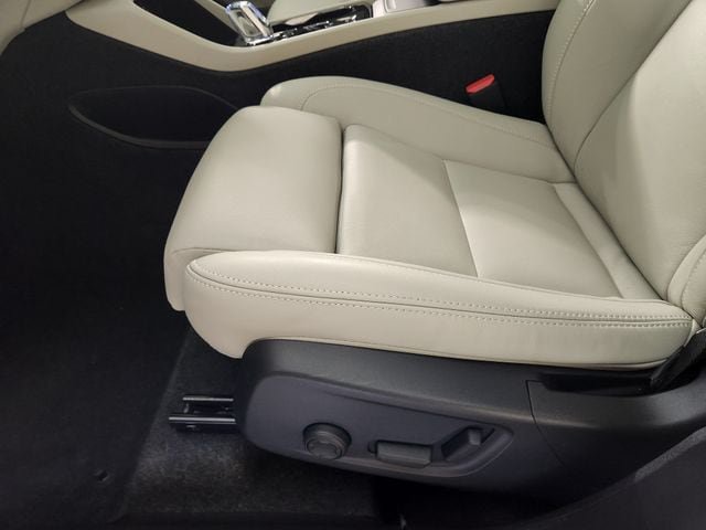 Certified 2026 Volvo XC40 B5 Plus AWD/4WD image 24