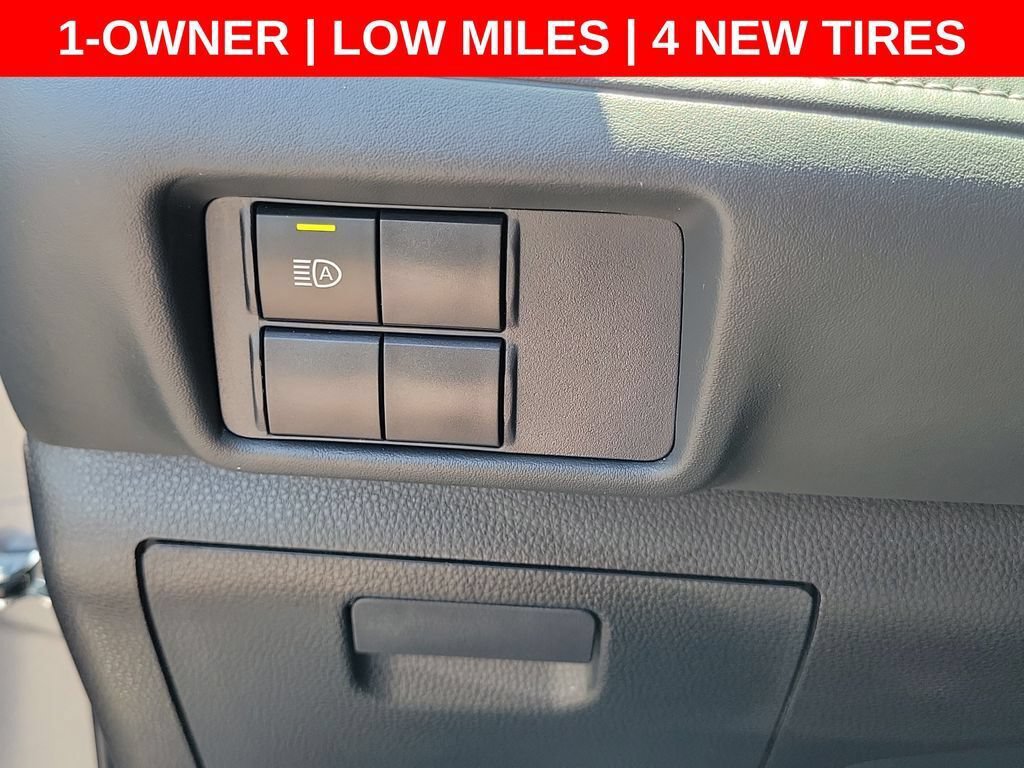 Used 2021 Toyota Highlander L FWD image 23