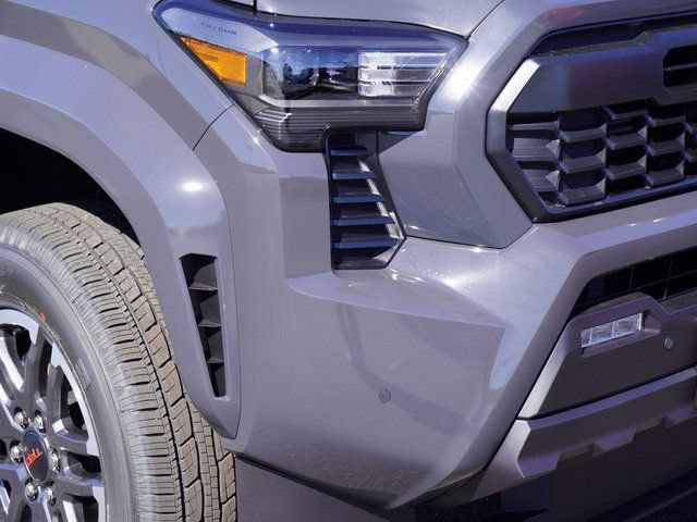 Used 2025 Toyota Tacoma TRD Sport w/ TRD Sport Upgrade Package AWD/4WD image 3