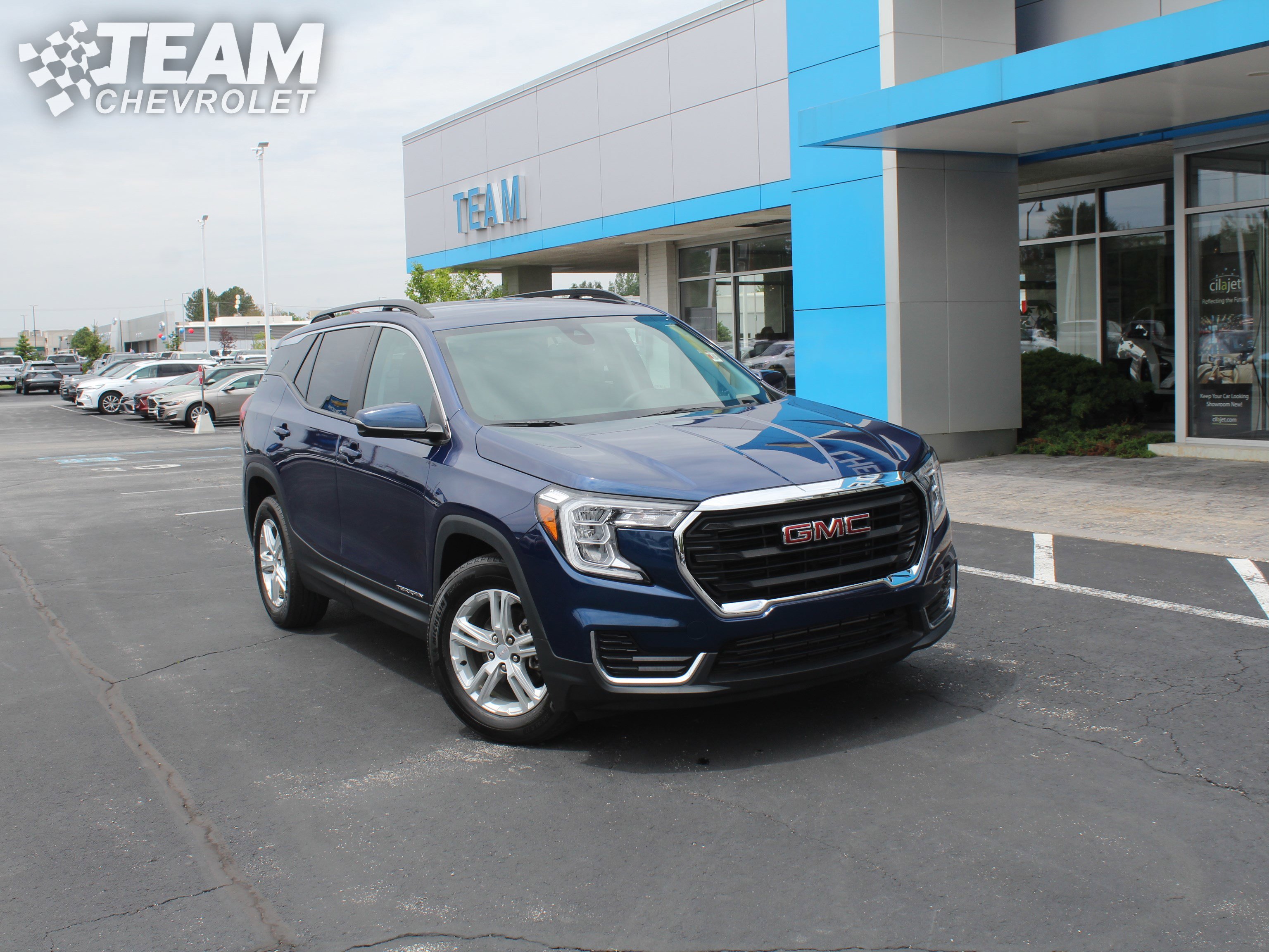 Certified 2023 GMC Terrain SLE w/ Driver Convenience Package FWD image 2