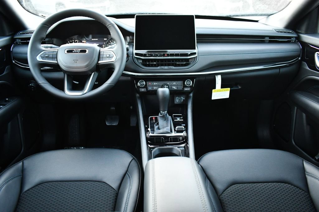 New 2026 Jeep Compass Latitude image 10